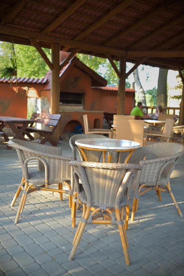 Hotel Kasztelan Krosno Exterior foto